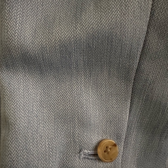 Banana Republic Women’s light blue one-button blazer w/polka dot white lining - Picture 4 of 7